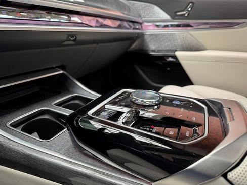 Certified 2023 BMW 760i xDrive w/ Executive Package image 19