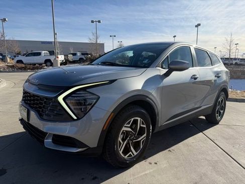 Used 2024 Kia Sportage LX image 3