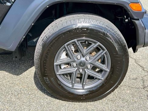 Used 2024 Jeep Wrangler Unlimited Sport AWD/4WD image 13