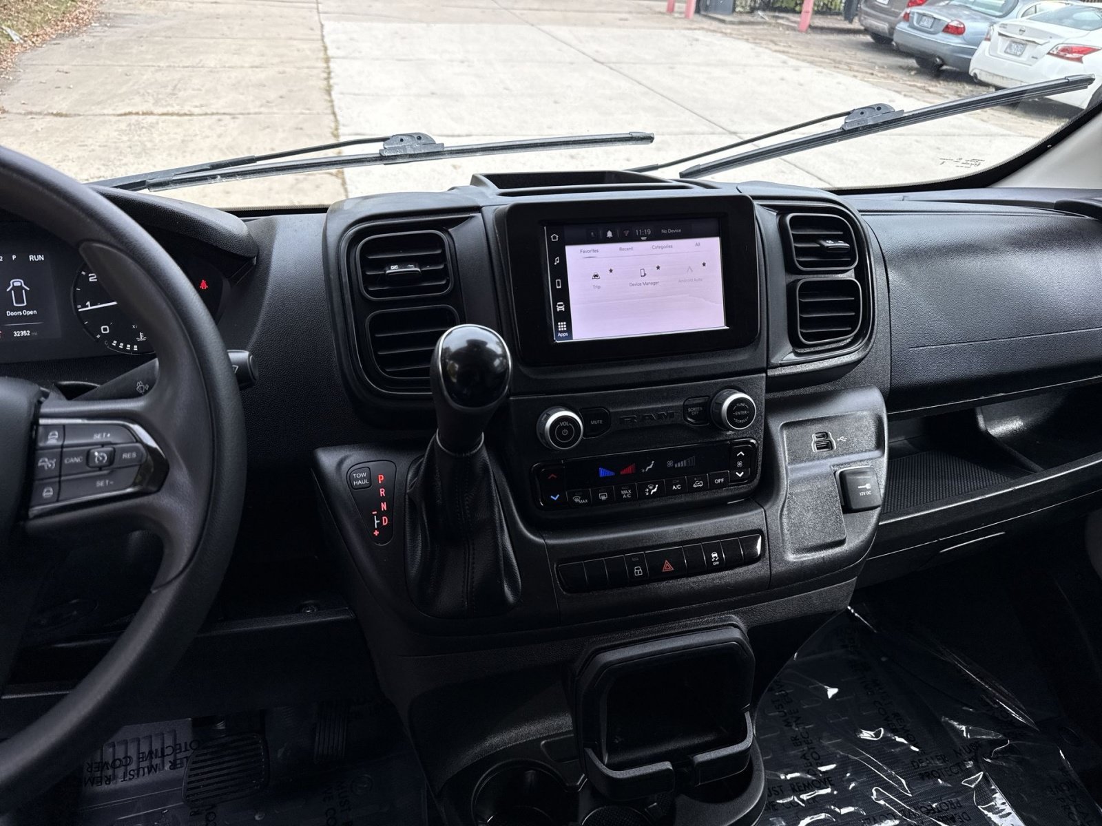 Used 2024 RAM ProMaster 2500 w/ Convenience Group FWD image 17
