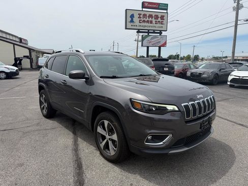 Used 2019 Jeep Cherokee Limited w/ Luxury Group AWD/4WD image 4