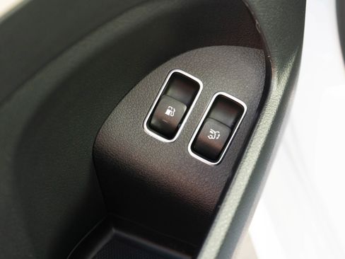 Used 2026 Mercedes-Benz GLE 450e 4MATIC image 14