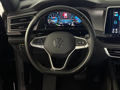 Used 2025 Volkswagen Atlas Cross Sport SE FWD image 16