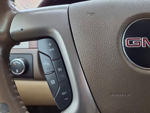 Used 2012 GMC Yukon XL SLT w/ SLT-2 Equipment Package image 9