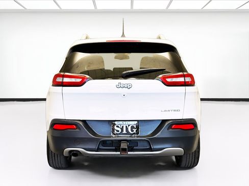 Used 2017 Jeep Cherokee Limited image 5