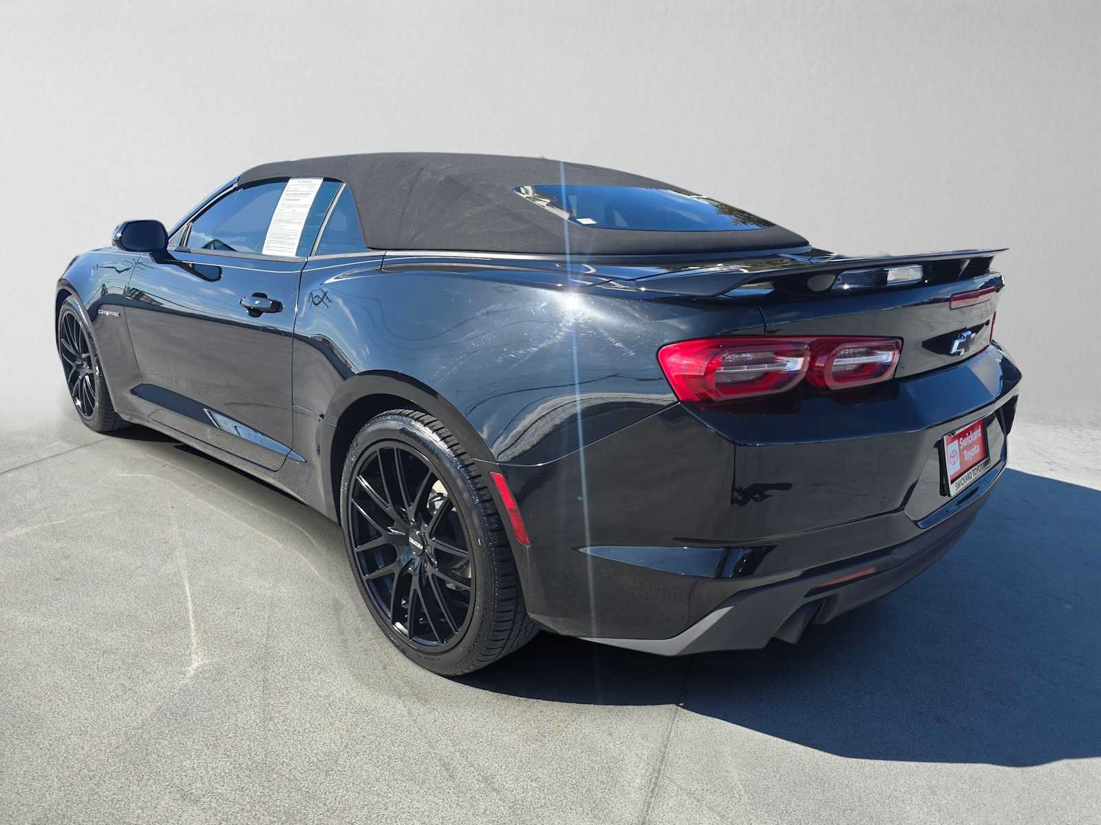 Used 2023 Chevrolet Camaro LT w/ Technology Package RWD image 5