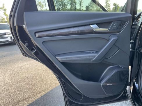 Used 2020 Audi Q5 e Premium Plus AWD/4WD image 2