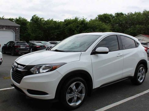Used 2018 Honda HR-V LX image 1
