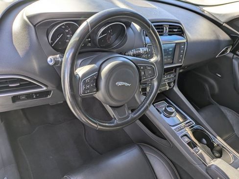 Used 2017 Jaguar F-PACE Prestige image 10