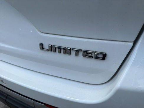 Used 2023 Jeep Grand Cherokee Limited AWD/4WD image 18