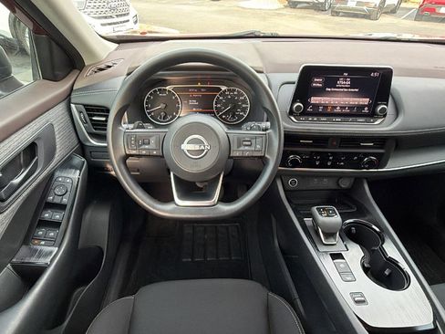 Used 2023 Nissan Rogue S image 19