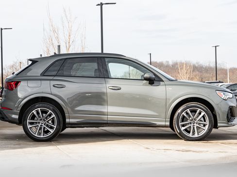 Certified 2025 Audi Q3 2.0T Premium w/ Convenience Package image 3