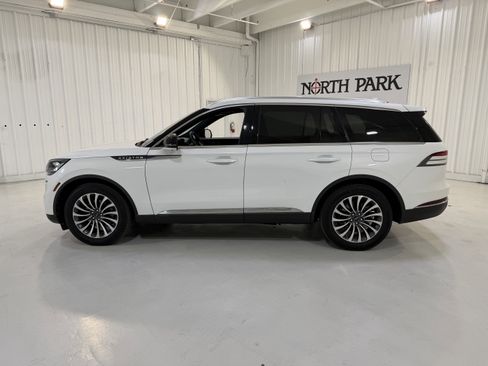 Used 2023 Lincoln Aviator Reserve image 2