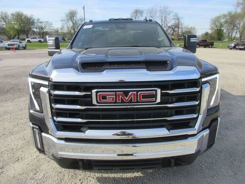 New 2026 GMC Sierra 2500 SLE w/ SLE Value Package; AWD/4WD image 11