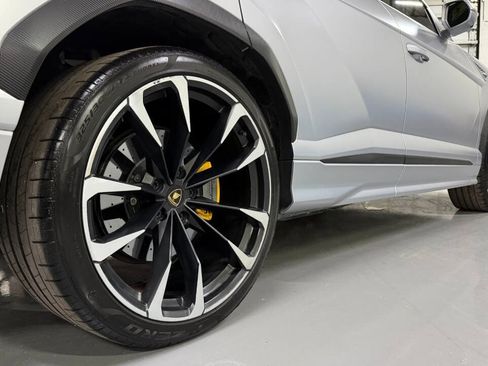 Used 2022 Lamborghini Urus AWD/4WD image 10