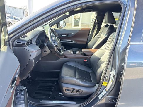 Used 2021 Toyota Venza image 24