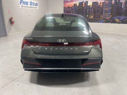 New 2025 Hyundai Elantra Limited image 27
