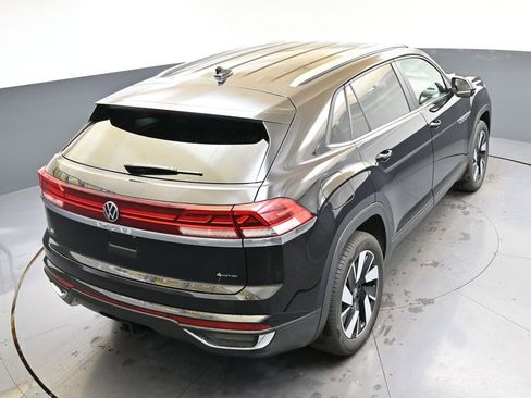 Certified 2025 Volkswagen Atlas Cross Sport SE image 40