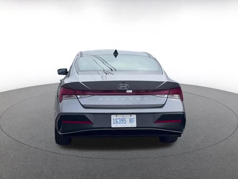 Used 2025 Hyundai Elantra SEL image 12
