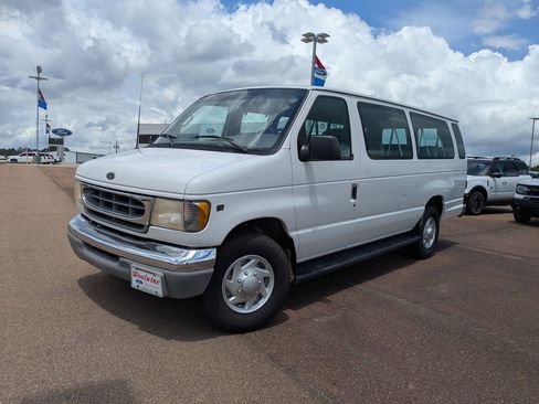 Used 2001 Ford E-350 and Econoline 350 Club Wagon RWD image 4