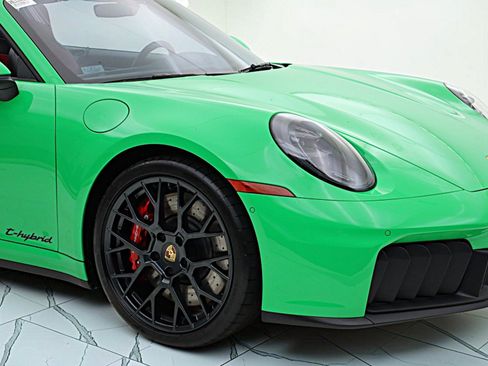Used 2025 Porsche 911 Carrera GTS RWD image 17