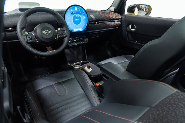 Certified 2025 MINI Cooper S FWD image 17