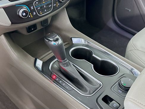 Used 2018 Chevrolet Traverse LT image 17