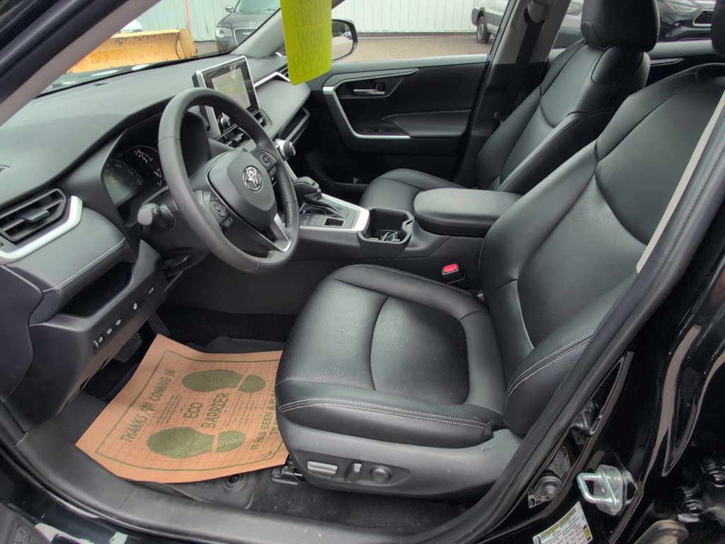 Used 2025 Toyota RAV4 XLE w/ Convenience Package AWD/4WD image 18