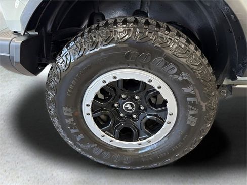 Used 2023 Ford Bronco Badlands image 38