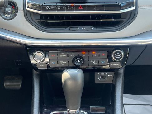 Used 2022 Jeep Compass Limited AWD/4WD image 29