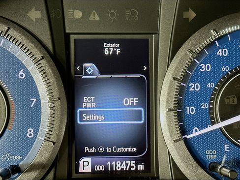 Used 2017 Toyota Sienna Limited Premium image 18