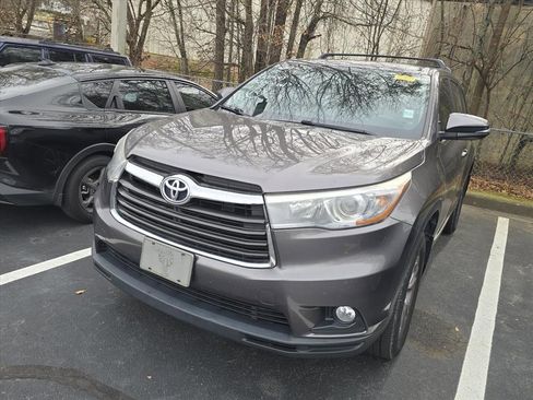 Used 2016 Toyota Highlander Plus image 3