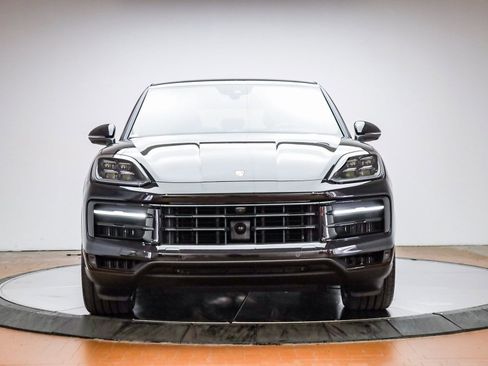 Certified 2025 Porsche Cayenne S image 13
