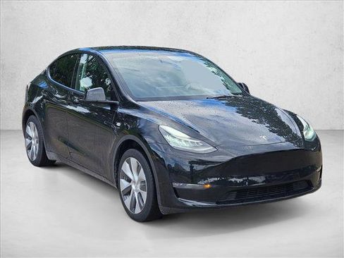 Used 2023 Tesla Model Y Long Range AWD/4WD image 3