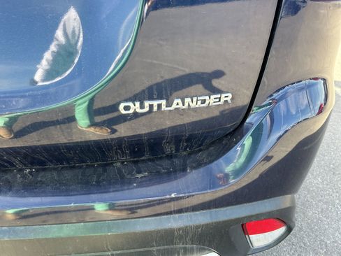 Used 2018 Mitsubishi Outlander ES image 10