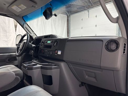 Used 2024 Ford E-350 and Econoline 350 Super Duty image 43