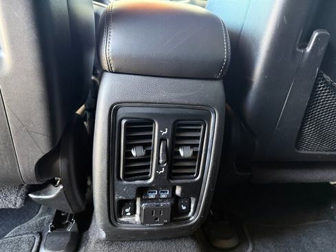 Used 2015 Jeep Grand Cherokee Limited image 26