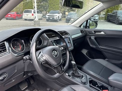 Used 2018 Volkswagen Tiguan SE w/ Panoramic Sunroof Package AWD/4WD image 19