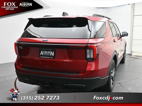 Used 2025 Ford Explorer ST-Line w/ ST-Line Street Pack AWD/4WD image 4
