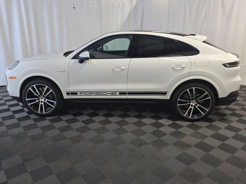 Certified 2025 Porsche Cayenne E-Hybrid Coupe AWD/4WD image 2