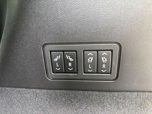 Used 2024 Cadillac XT6 Premium Luxury w/ Technology Package FWD image 8