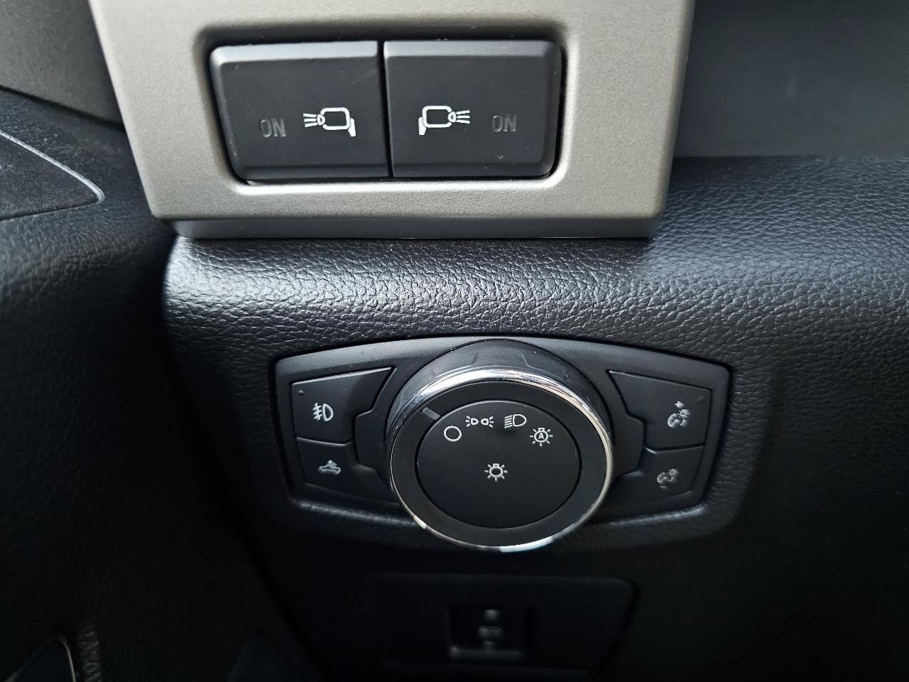 Used 2015 Ford F150 Lariat w/ Equipment Group 502A Luxury AWD/4WD image 47