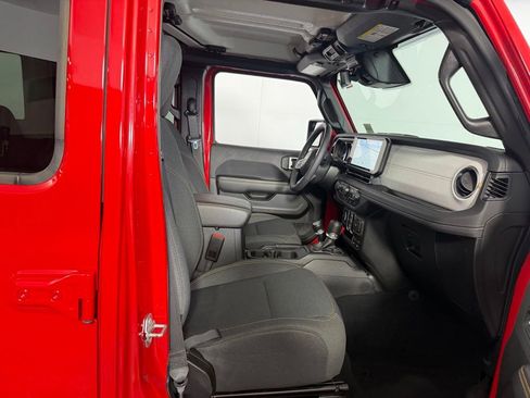 Used 2025 Jeep Wrangler Unlimited Sahara AWD/4WD image 36