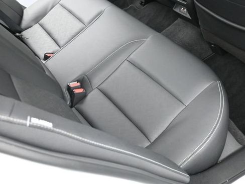 Used 2025 Nissan Altima 2.5 SL FWD image 34