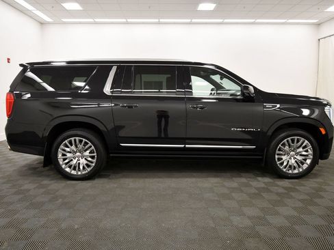 Used 2023 GMC Yukon XL Denali AWD/4WD image 9