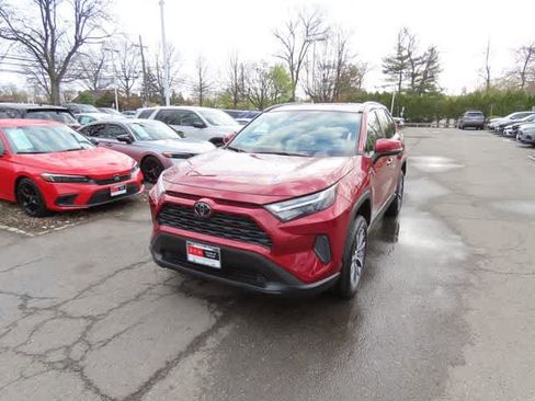 Used 2022 Toyota RAV4 XLE w/ Convenience Package AWD/4WD image 1
