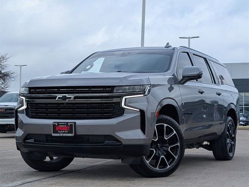 Used 2022 Chevrolet Suburban RST w/ Luxury Package image 2