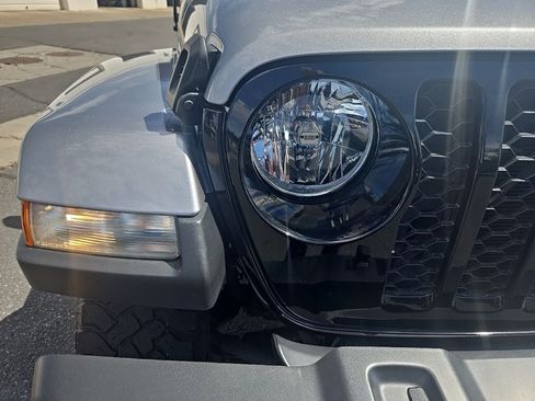 Used 2021 Jeep Gladiator Sport AWD/4WD image 30