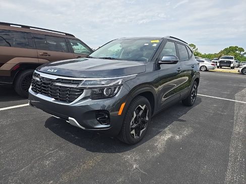 Certified 2025 Kia Seltos S FWD image 5