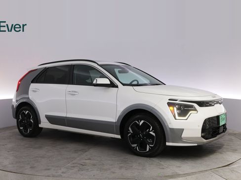Used 2024 Kia Niro Wave w/ Wave Preserve Package FWD image 14